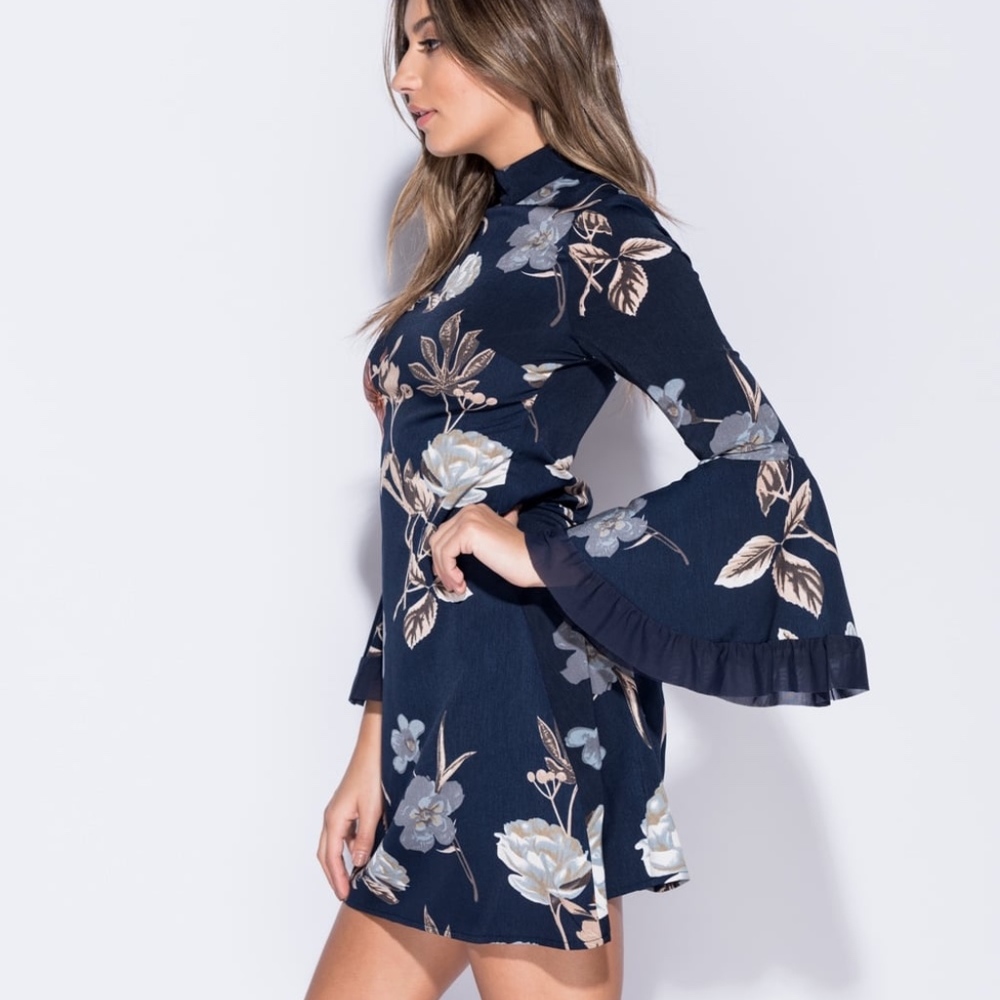 Floral Flare Sleeve Shift Dress - Picture 3 of 8